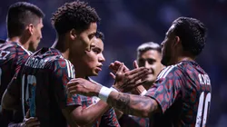 Los jugadores de México festejan un gol ante Valencia.