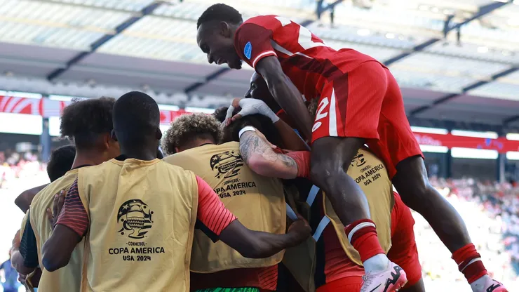 Los jugadores de Canadá, a puro festejo.