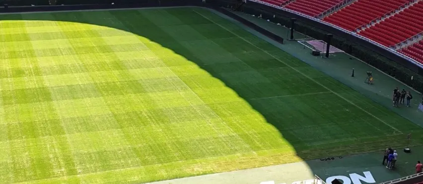 El sector más crítico del Estadio Akron se ubica en la zona de los banquillos. (Récord – Alfredo Olivarez Ramírez)