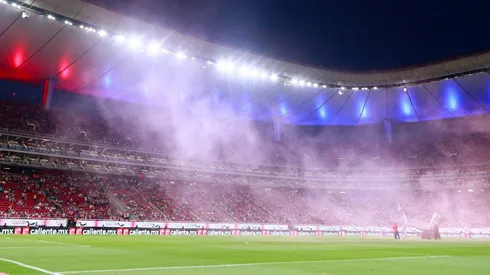 El campo de juego del Estadio Akron no se presentará en las mejores condiciones.