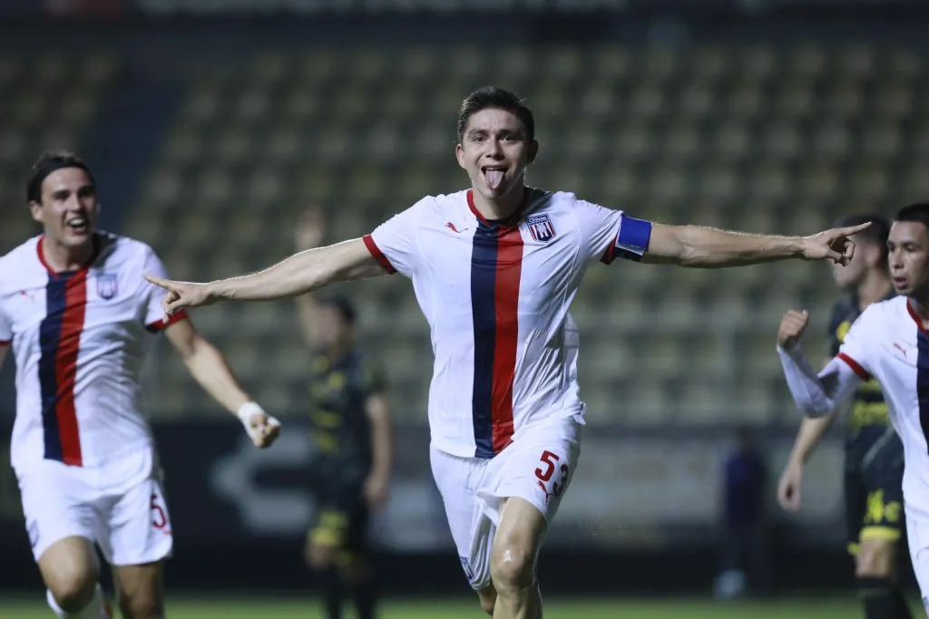 Uziel García aún no debutó oficialmente con Chivas (Imago7)