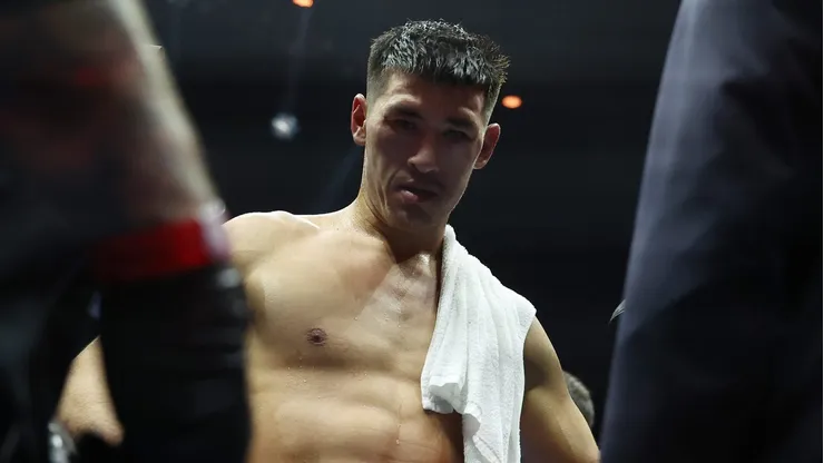 Dmitry Bivol está atravesando días complicados tras perder ante Artur Beterbiev.