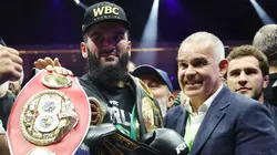 Artur Beterbiev se quedó con una pelea histórica en Arabia Saudita ante Dmitry Bivol.