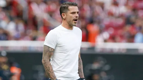 El argentino registró 38 encuentros dirigidos al frente de Chivas.