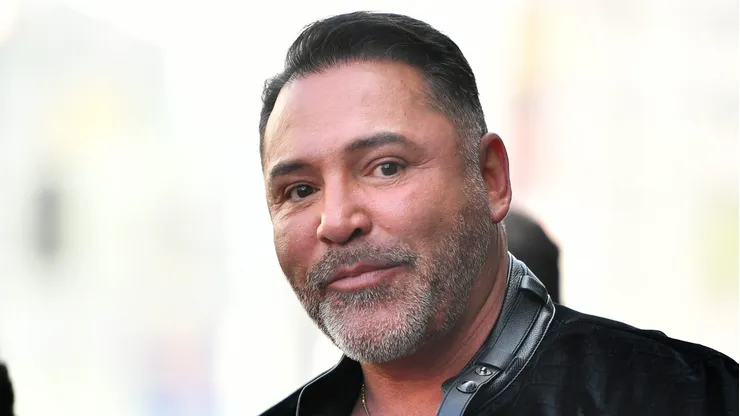 Óscar de la Hoya tiene claro quien ganará entre Dmitry Bivol y Artur Beterbiev.