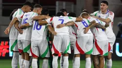Los jugadores de Italia, unidos en búsqueda del objetivo.
