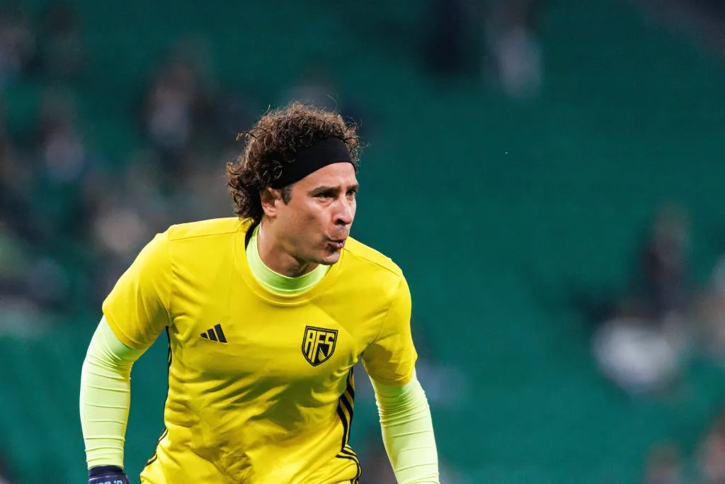 Memo Ochoa, hoy en el Avs de Portugal, quiere estar en el Mundial 2026. (Imago)