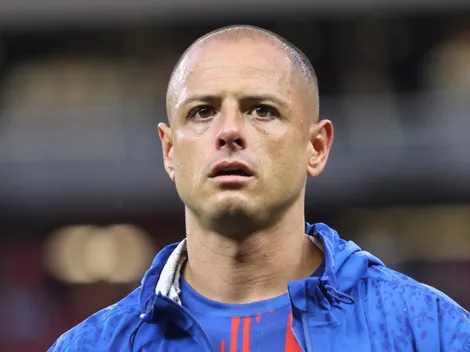 El fuerte reclamo de Chicharito por el arbitraje en Chivas vs. Atlas