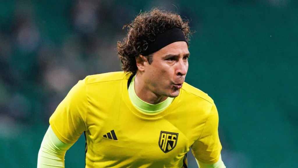 Guillermo Ochoa está teniendo una nueva experiencia en Europa (IMAGO)