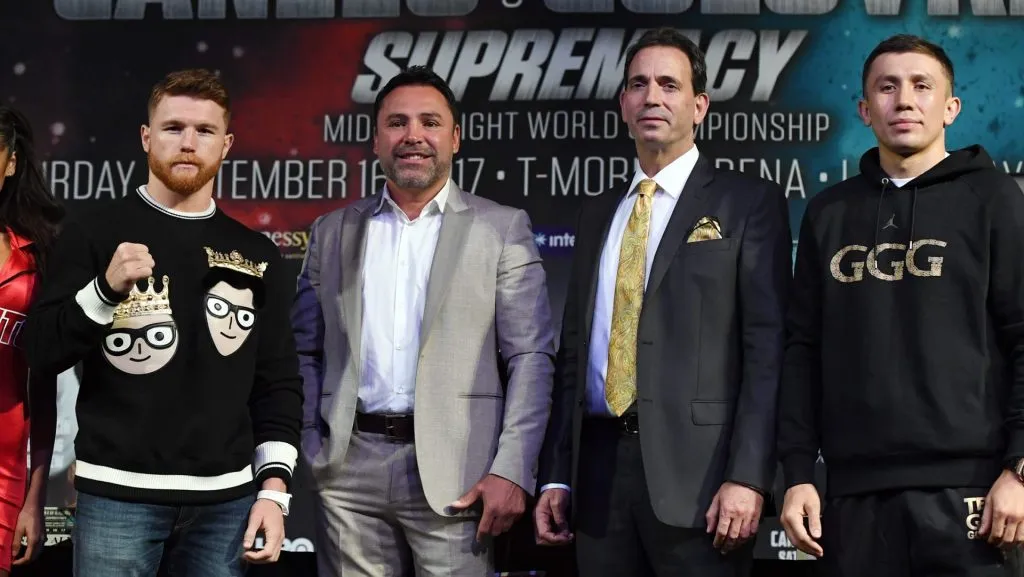 Canelo Álvarez estuvo junto a Óscar de la Hoya cuando el Saúl tuvo la mítica trilogía con Gennady Golovkin. (GETTY IMAGES)