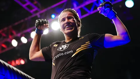 Julianna Peña hizo historia en UFC 307 y destronó a Raquel Pennington en la división gallo.