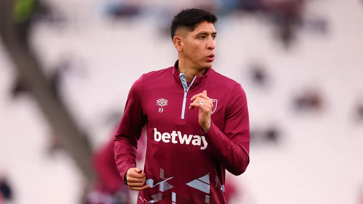 Edson Álvarez no juega vs. Ipswich Town