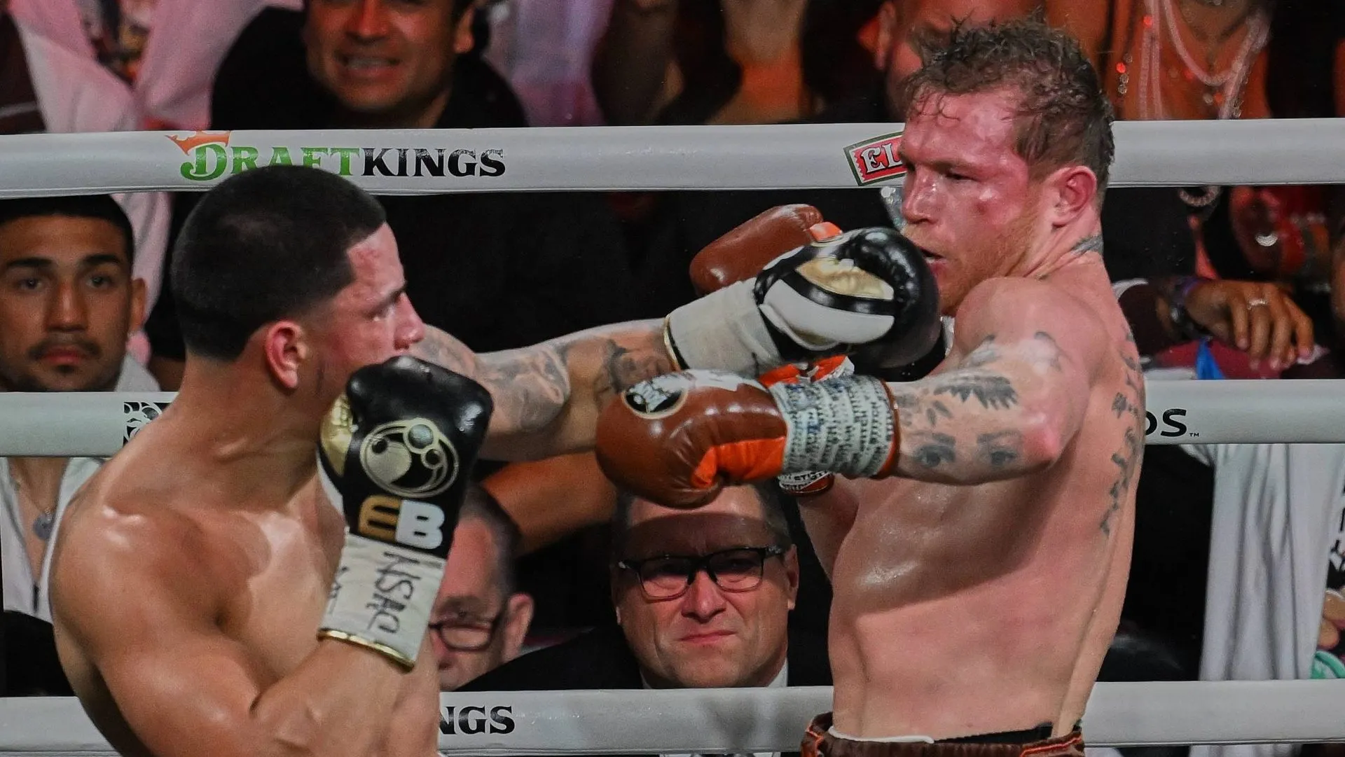 Canelo Álvarez derrotó a Edgar Berlanga y retuvo sus tres coronas de los supermedianos. (Imago)