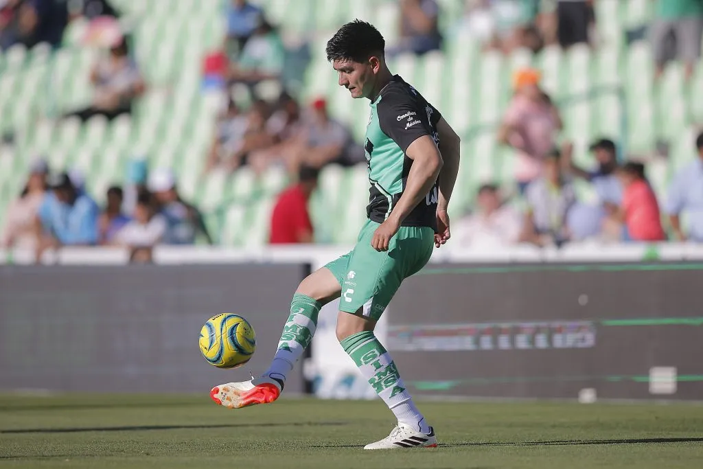 Vladimir Loroña (foto) y Hugo Rodríguez no seguirán en Santos Laguna a partir del 2025. (Getty Images)