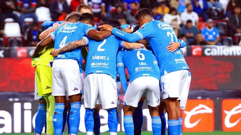 Un ex campeón con Cruz Azul salió a apoyar al equipo tras la goleada