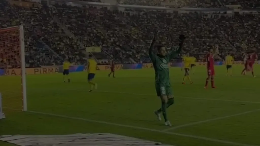 El gesto con el que Malagón se burló de Alexis Vega (Captura TUDN)