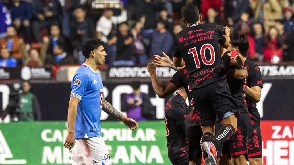 Cruz Azul se fue goleado de su visita en Tijuana a Xolos y deberá buscar un milagro para avanzar en el Apertura. (GETTY IMAGES)