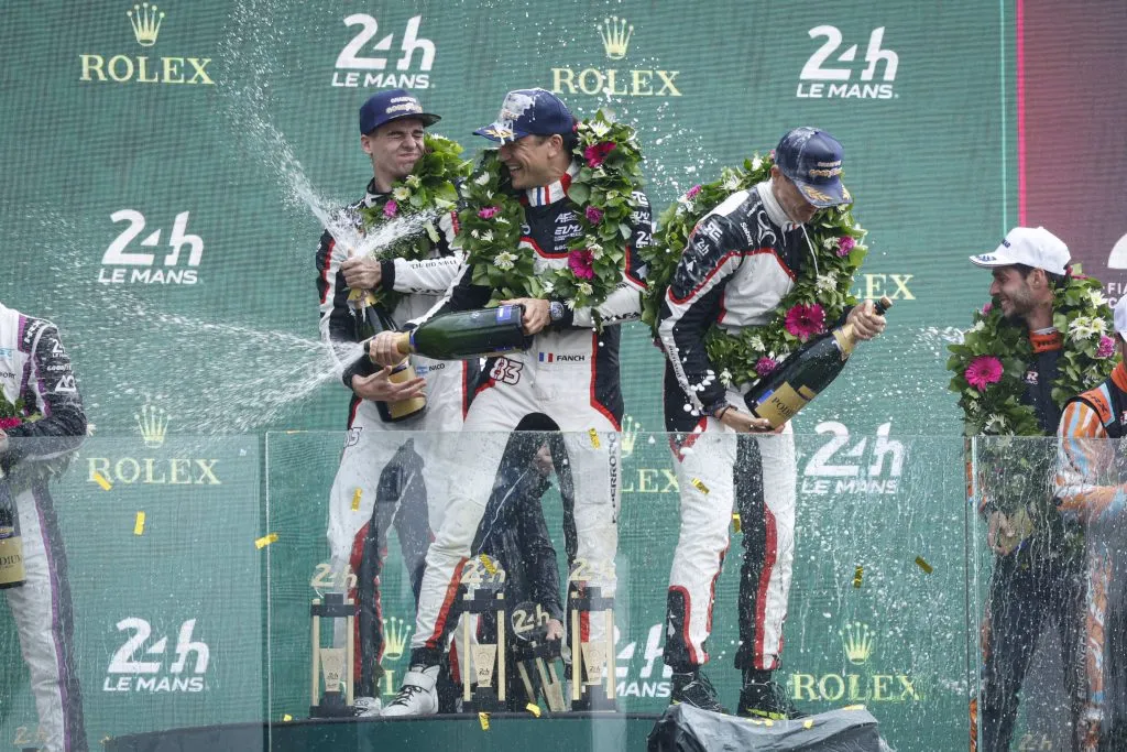 Nicolás Varrone celebra la victoria en el 24 Horas de Le Mans (IMAGO)