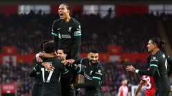 SOUTHAMPTON, ENGLAND - NOVEMBER 24: Dominik Szoboszlai of Liverpool celebrates scoring his team's first goal with teammates during the Premier League match between Southampton FC and Liverpool FC at St Mary's Stadium on November 24, 2024 in Southampton, England. (Photo by Dan Istitene/Getty Images)
