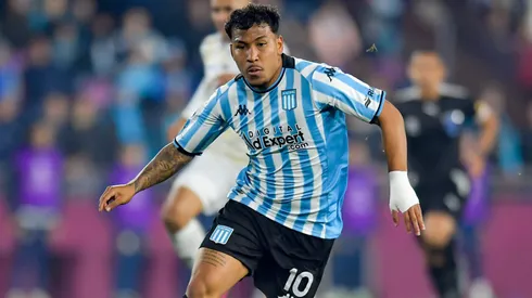 El colombiano disputó diez encuentros con La Academia en la actual Copa Sudamericana.