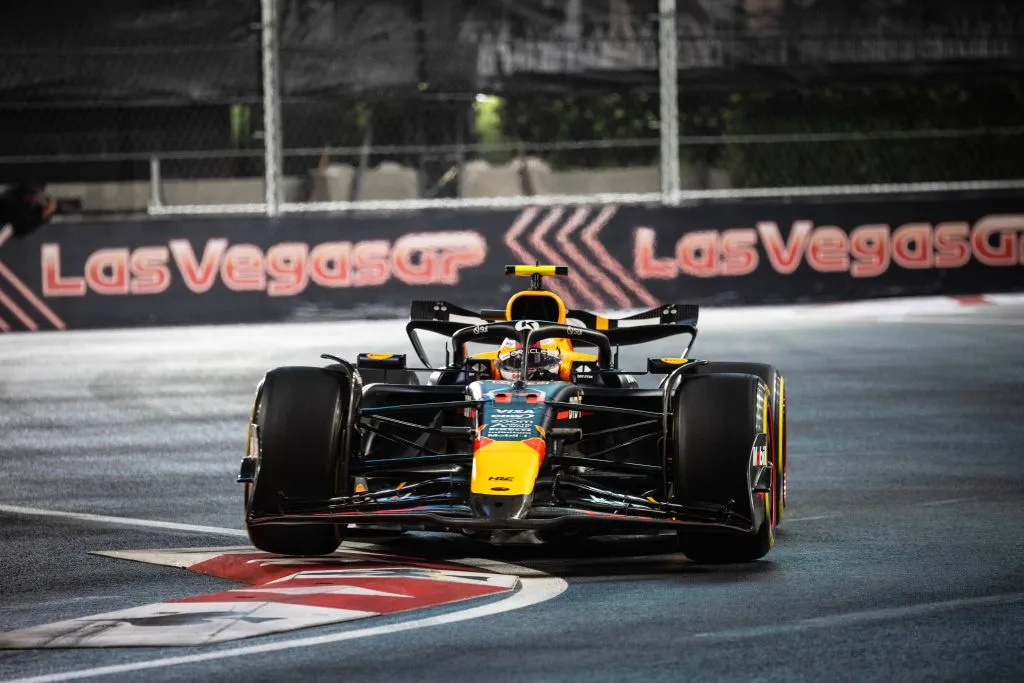Checo Pérez en el GP de Las Vegas 2024 (IMAGO)