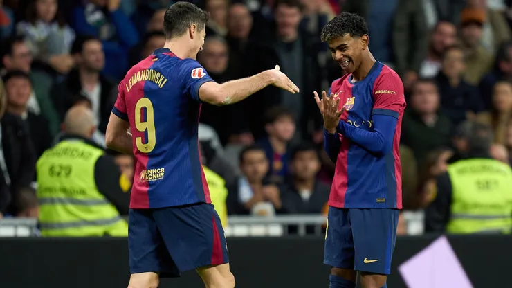 Lewandowski y Yamal celebran un gol de Barcelona.