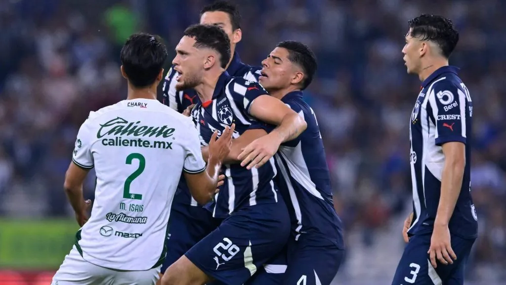 Ocampos fue expulsado por una violenta reacción durante el juego ante León (IMAGO)