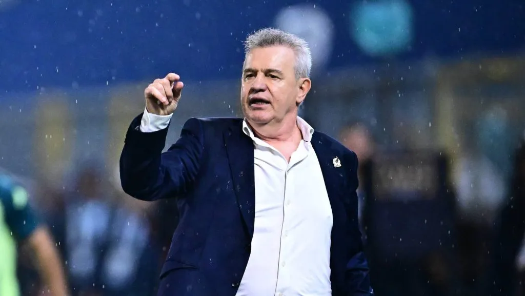 El Vasco tuvo que dejar fuera del banquillo a cuatro de los convocados (IMAGO)