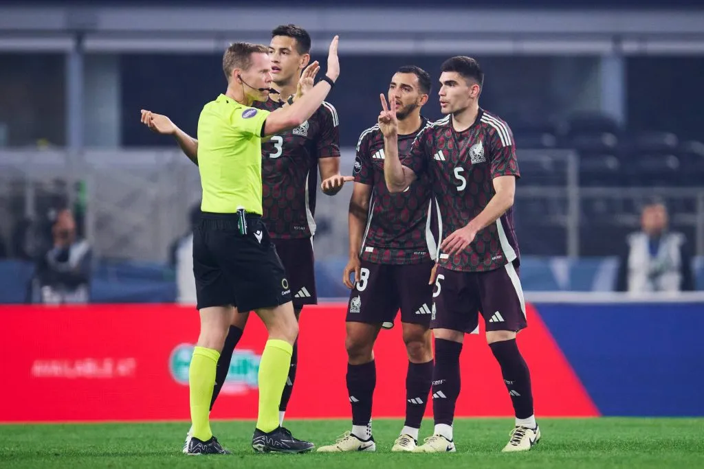 Drew Fischer dirigió tres veces a México, con dos derrotas y una victoria. (Imago)