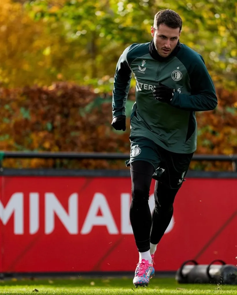 La foto de Santiago Giménez que publicó Feyenoord (Fuente: @Feyenoord)