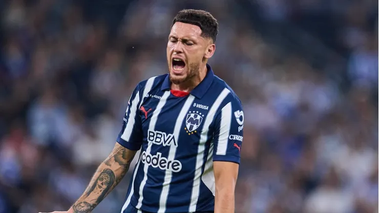 Lucas Ocampos no estará para la serie entre Rayados y Pumas por la Liguilla