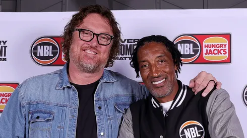 Luc Longley y Scottie Pippen.