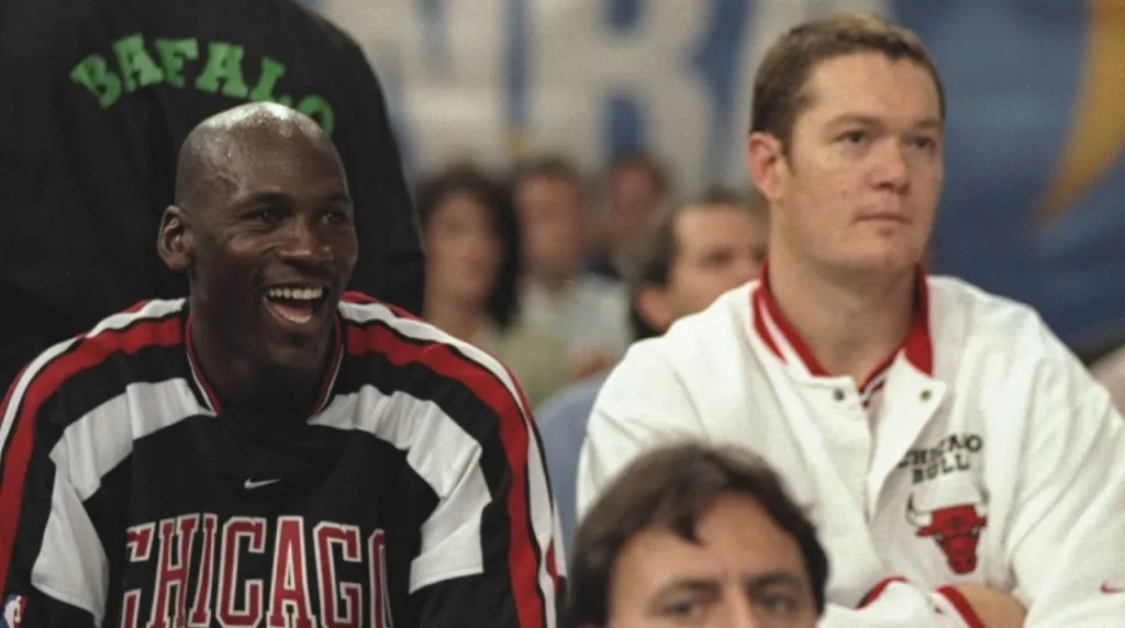 Michael Jordan y Luc Longley. (Foto: Getty Images)