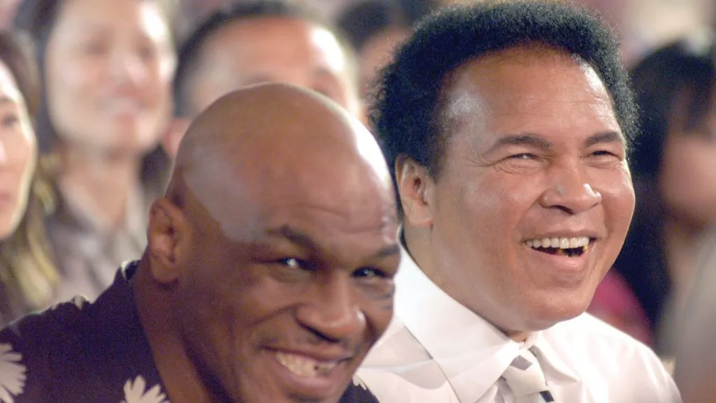 Mike Tyson y Muhammad Ali fueron grandes amigos y siempre se mostraron un enorme respeto mutuo. (IMAGO)