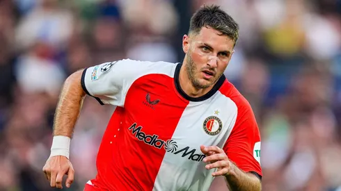 Santiago Giménez no está disponible para el duelo de Champions League con Feyenoord