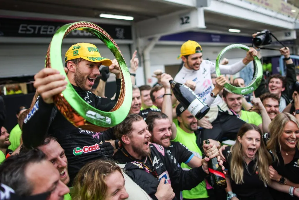 El equipo Alpine celebrando el doble podio en el GP de Brasil (IMAGO)