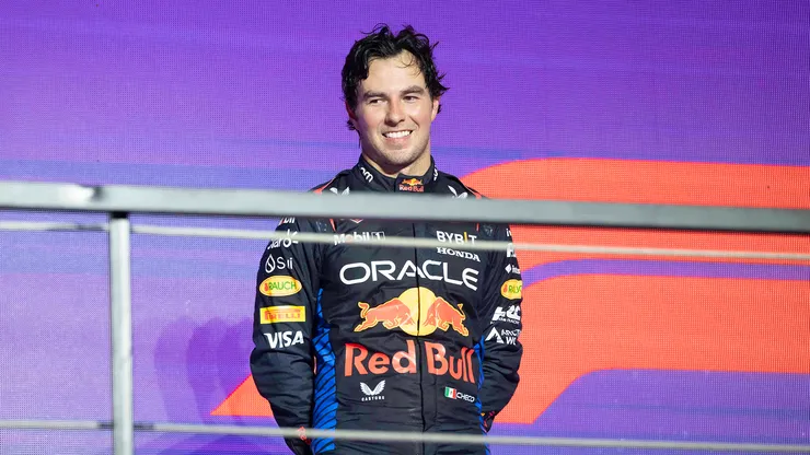 Checo Pérez tiene contrato con Red Bull hasta 2026