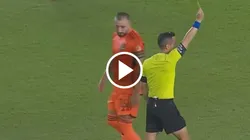 El mexicano fue expulsado tras la intervención del VAR.