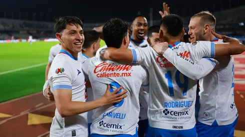 Los jugadores de Cruz Azul festejan un gol de Sepúlveda.