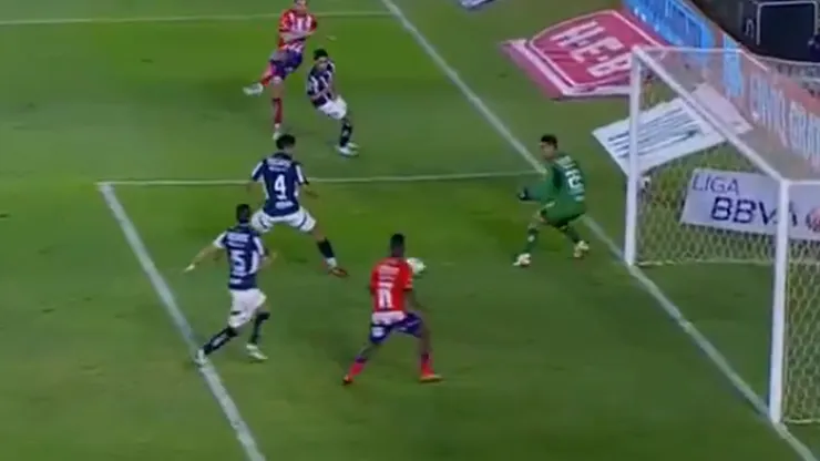 El osotote del año: el insólito gol fallado por Vitinho para Atlético San Luis frente a Rayados