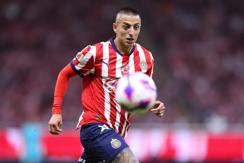 Roberto Alvarado aseguró que Gago negaba su salida de Chivas días antes de abandonar al Rebaño. (Getty Images)