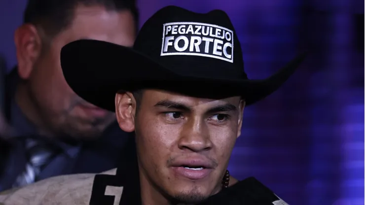 El Vaquero Navarrete buscará retener su cinturón ante Óscar Valdez en Arizona.