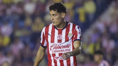 El defensa de Chivas llegaría a La Noria con un contrato por los próximos cuatro años.