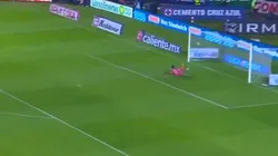 Kevin Mier fue protagonista en el segundo gol de América ante Cruz Azul