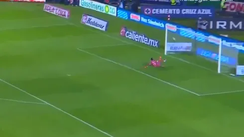 Kevin Mier fue protagonista en el segundo gol de América ante Cruz Azul