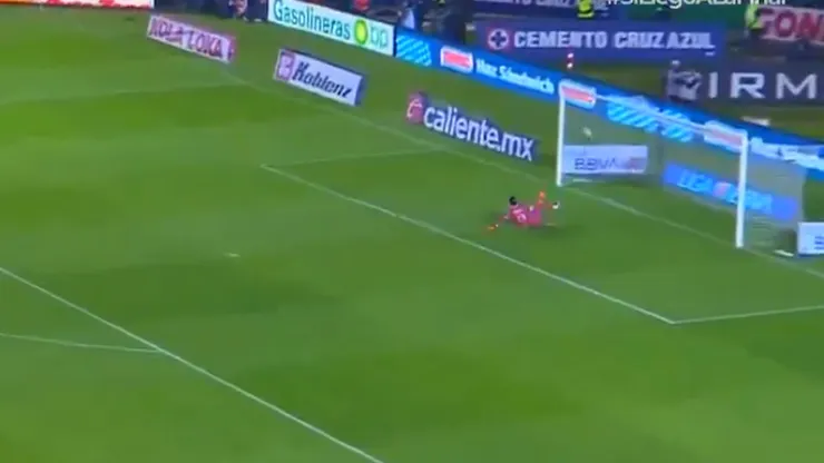 Kevin Mier fue protagonista en el segundo gol de América ante Cruz Azul