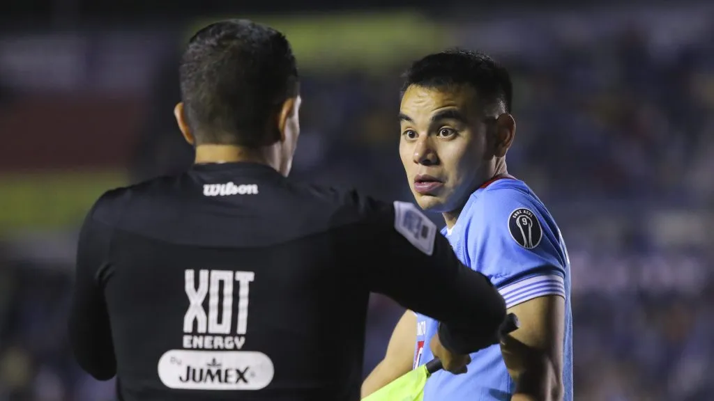 Los reclamos dentro del campo pasaron a fuera del mismo [Foto: Getty]