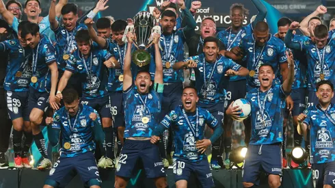 PACHUCA, MEXICO - JUNE 01: Gustavo Cabral of Pachuca celebrates with the trophy after winning the 2024 Concacaf Champions Cup final match between Pachuca and Columbus Crew at Hidalgo Stadium on June 01, 2024 in Pachuca, Mexico. (Photo by Manuel Velasquez/Getty Images)