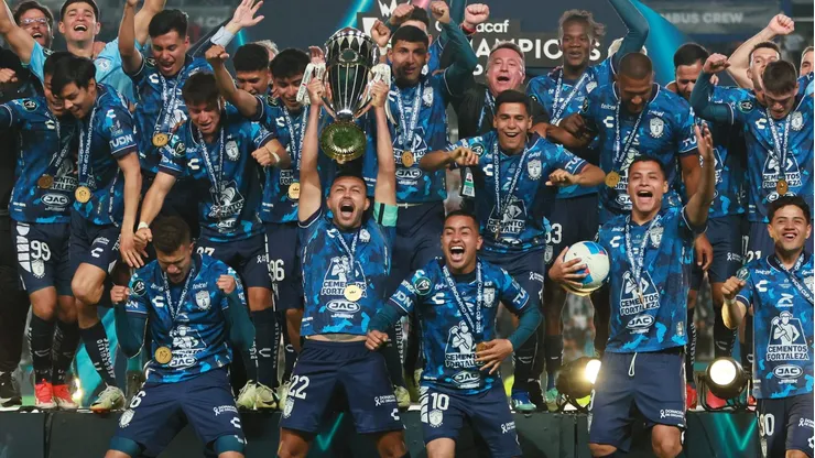 PACHUCA, MEXICO - JUNE 01: Gustavo Cabral of Pachuca celebrates with the trophy after winning the 2024 Concacaf Champions Cup final match between Pachuca and Columbus Crew at Hidalgo Stadium on June 01, 2024 in Pachuca, Mexico. (Photo by Manuel Velasquez/Getty Images)