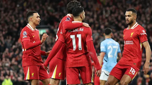 Los jugadores de Liverpool festejan un gol.